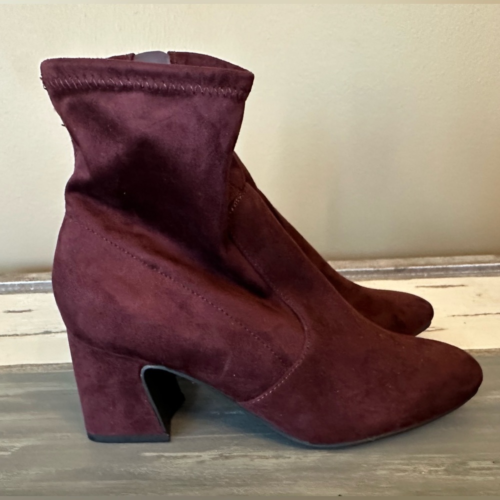 NWOT‎ UNISA Women's Burgundy Boots - Size 7